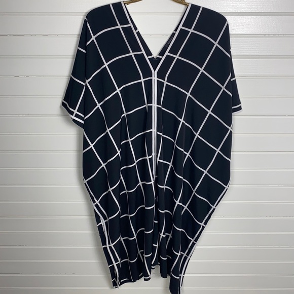 Natori Other - Natori Square Pattern Caftan Size Medium